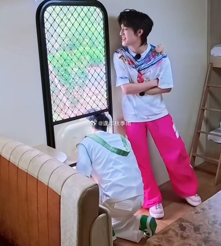 怎么还把头伸出去 