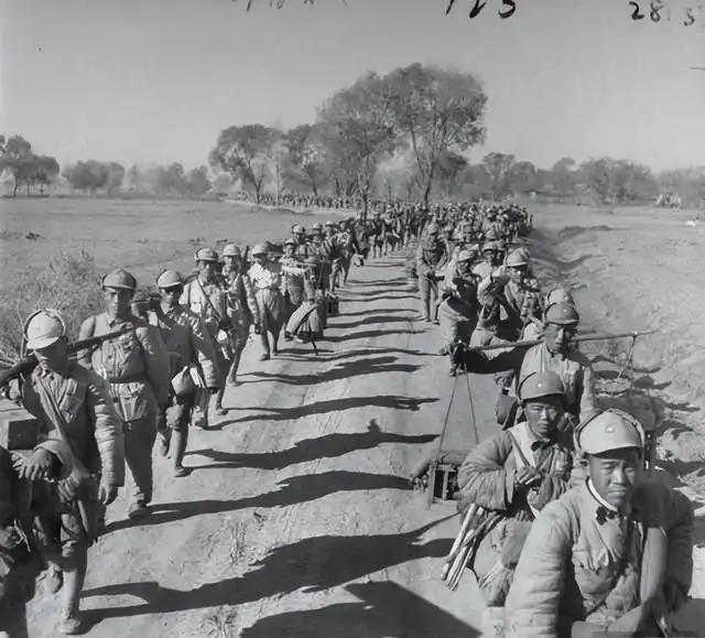 1948年11月27日，河南小张庄笼罩在刺骨寒风中。中原野战军9纵27旅进攻失利