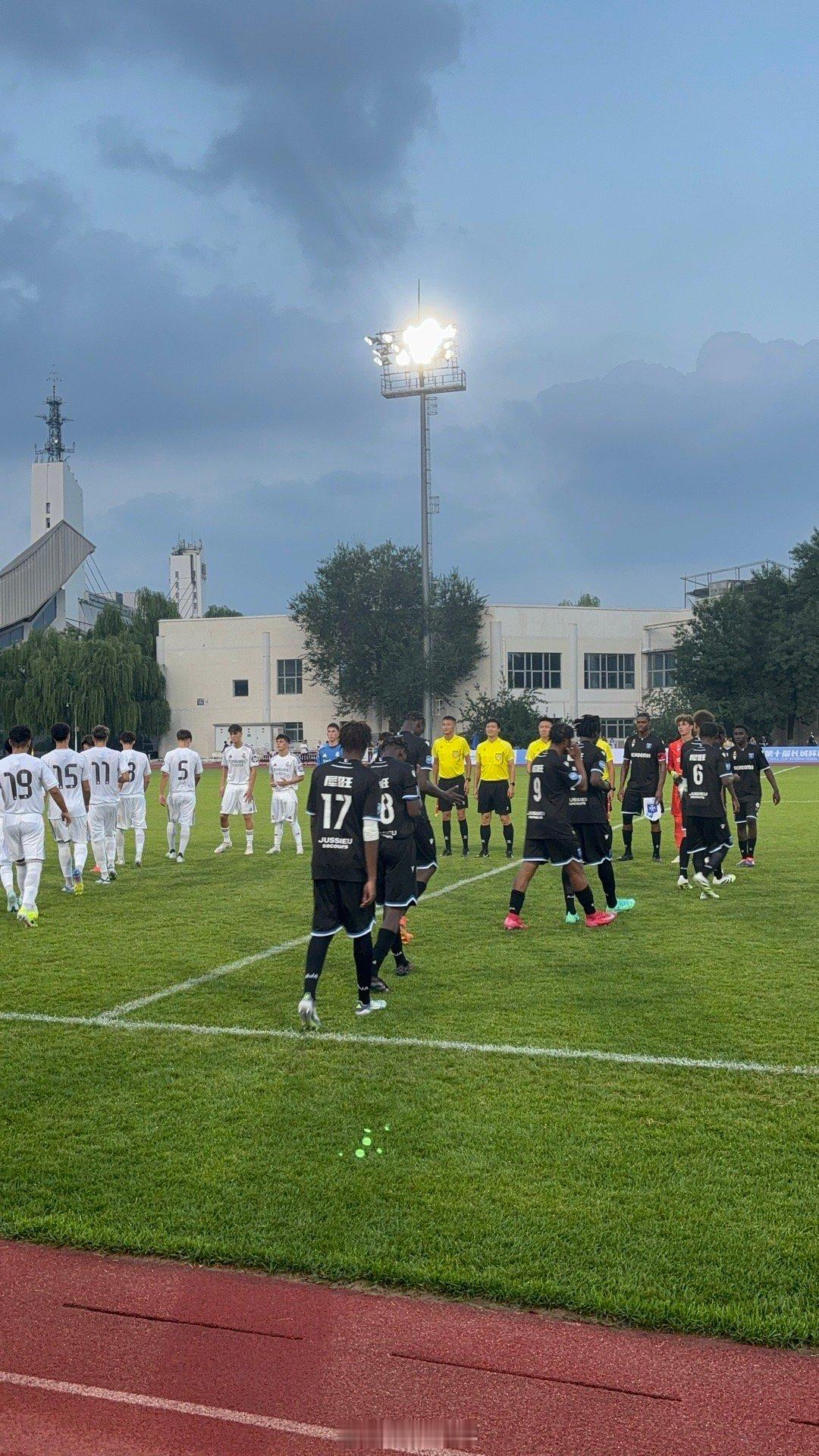 长城杯半决赛，皇马U16 VS 欧塞尔U16，这比赛挺好的。  ​​​