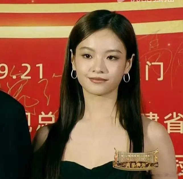 李庚希是得罪化妆师了嘛？20多岁硬生生成了姨～ ​​​