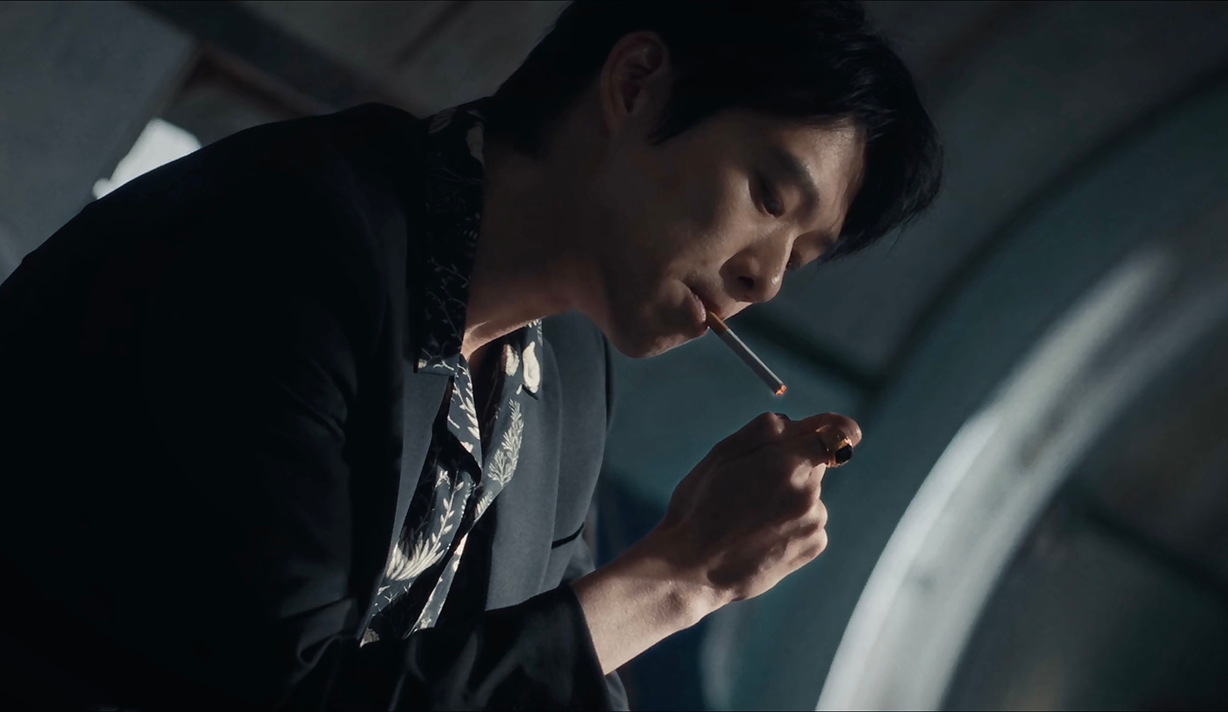 陆鸣抽烟真的很带感 🚬  有罪之身