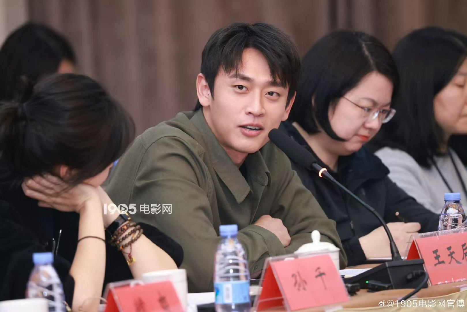 研讨会上的孙千王天辰孙千王天辰出席研讨会素素的两人 