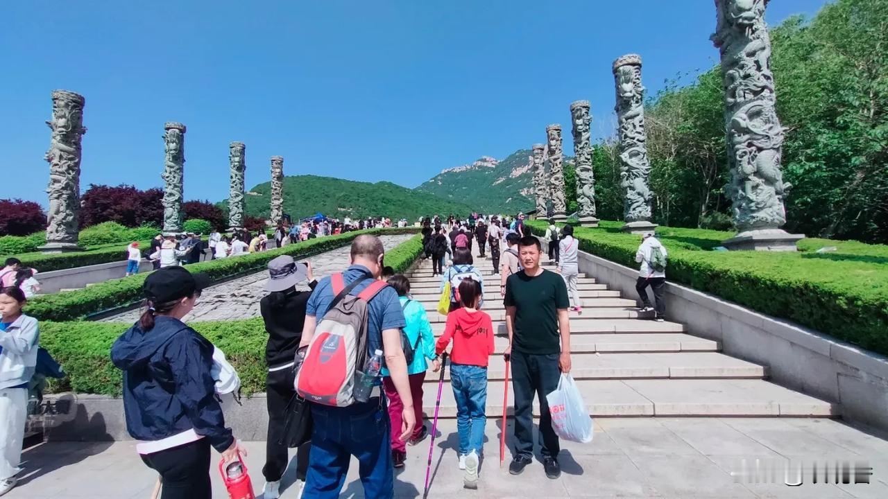 趵突泉，大明湖，老舍纪念馆，还去了泰山