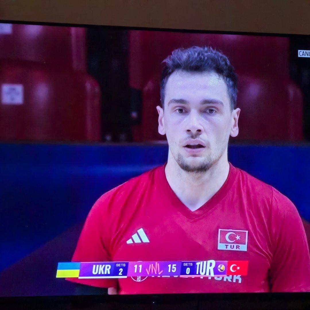 vnl排球国家联赛 贝尔格莱德的球馆也是没空调的吧，给这两边热的… 