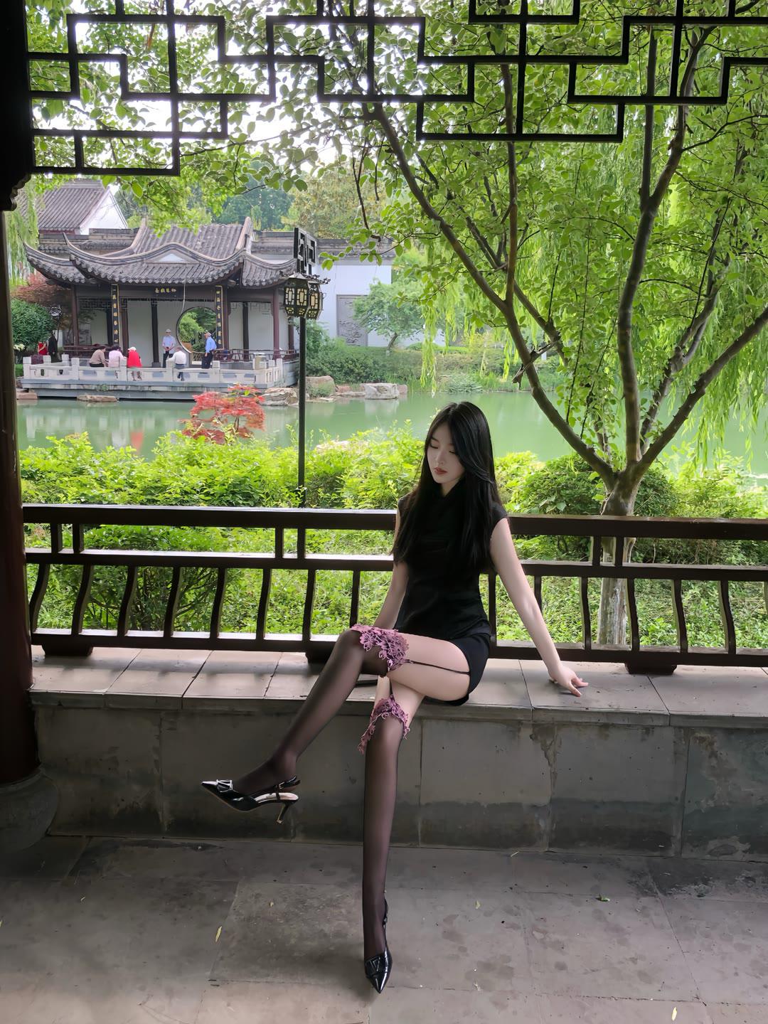 好看的吊带裙搭配有哪些