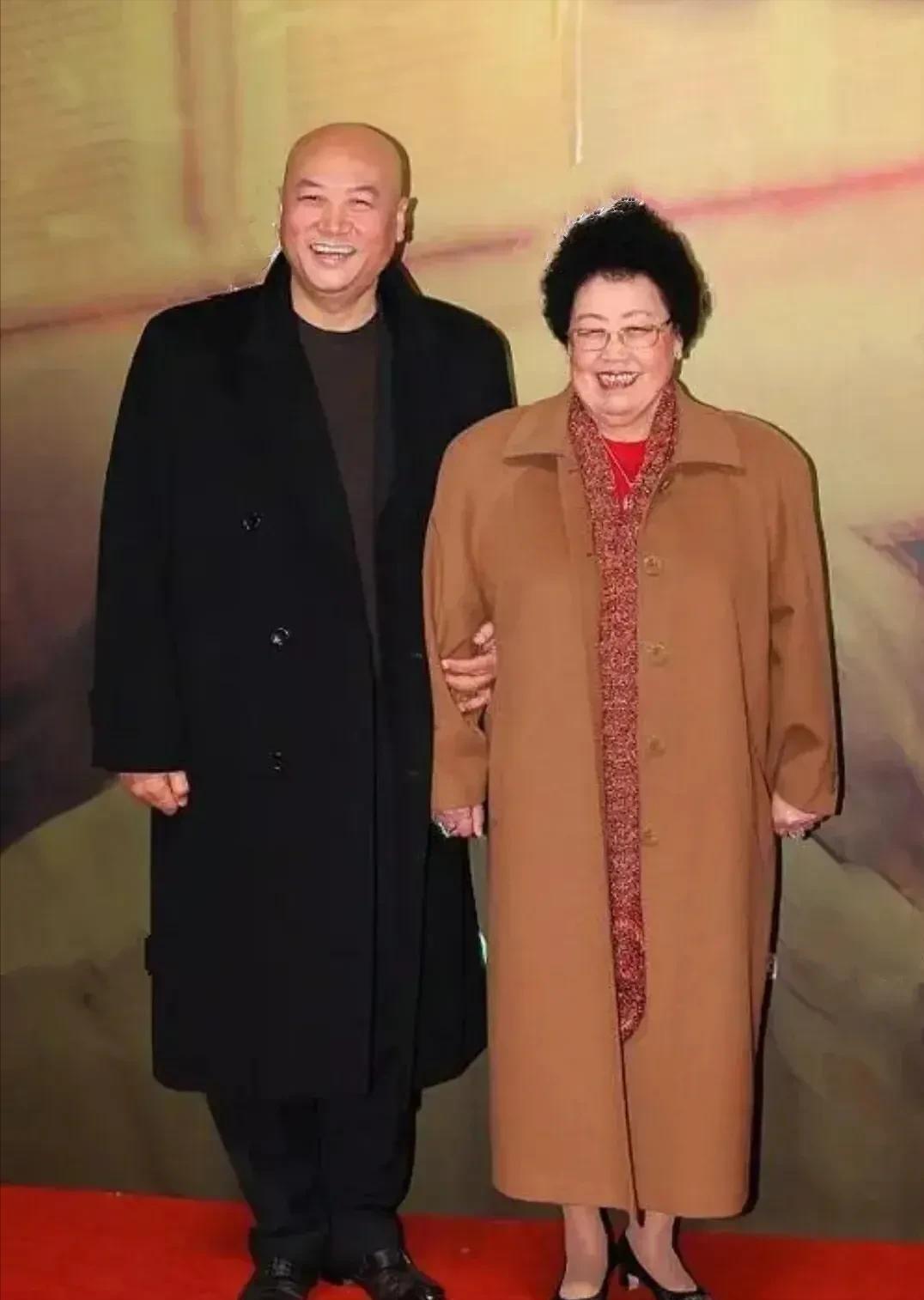 1990年，38岁的“唐僧”迟重瑞娶了大自己11岁的女富豪陈丽华，身价暴涨200