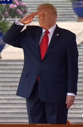特朗普访华欢迎仪式  红领巾很红