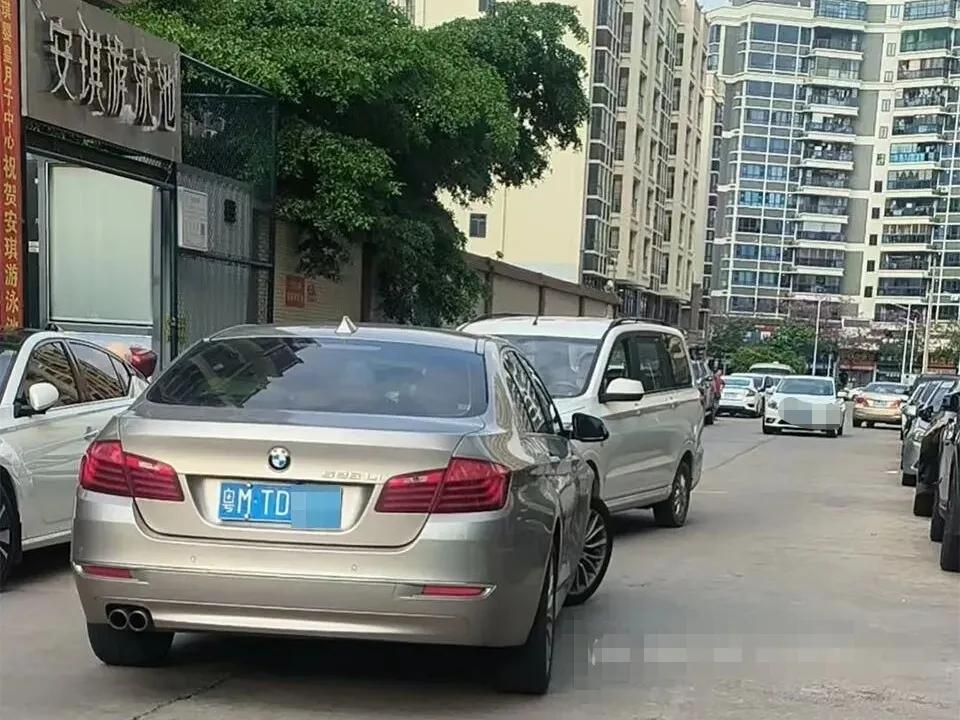 梅州两车主开“斗气车”？还是豪车…

据梅州网友爆料，今天（5月31日）下午五点