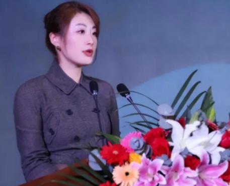 宗馥莉被逼退位！

家人们，出大事了！那个咱们熟悉的娃哈哈，彻底乱套了！宗庆后千