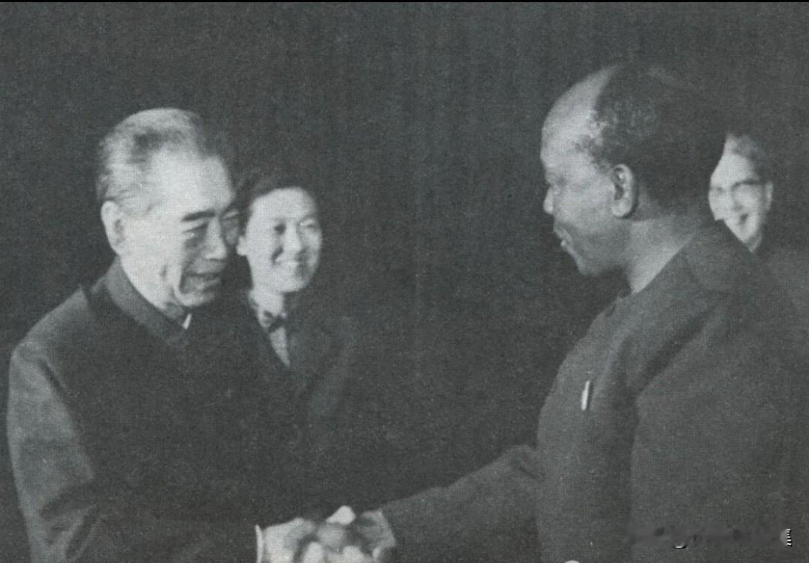 1975年5月21日下午，周恩来总理在北京医院会见莱索托王国外交大臣约瑟夫·科措