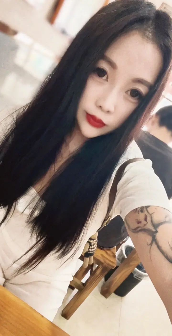 像我这种穷鬼，男人根本不撩我，也不会说想我，更不会被骚扰😂