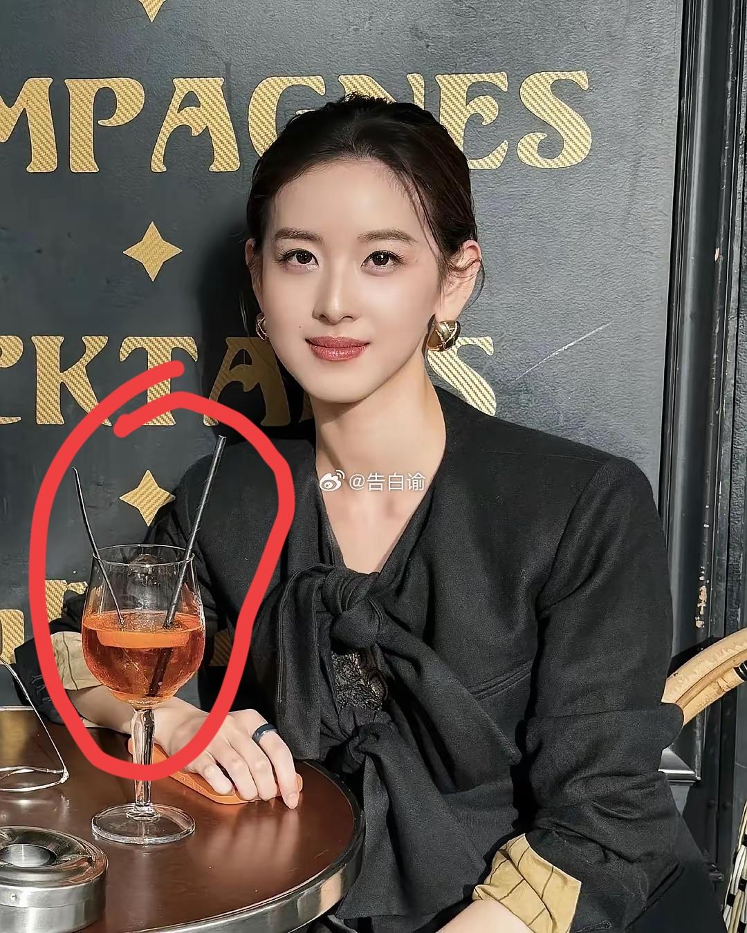 章泽天喝的是什么，是饮料还是酒啊！