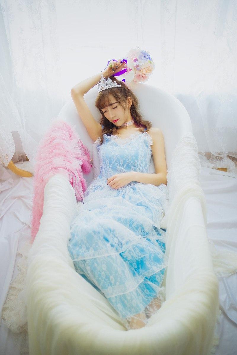 梦幻公主风浅蓝色蕾丝裙优雅头饰甜美自拍梦幻 公主 美少女 梦幻婚纱公主照