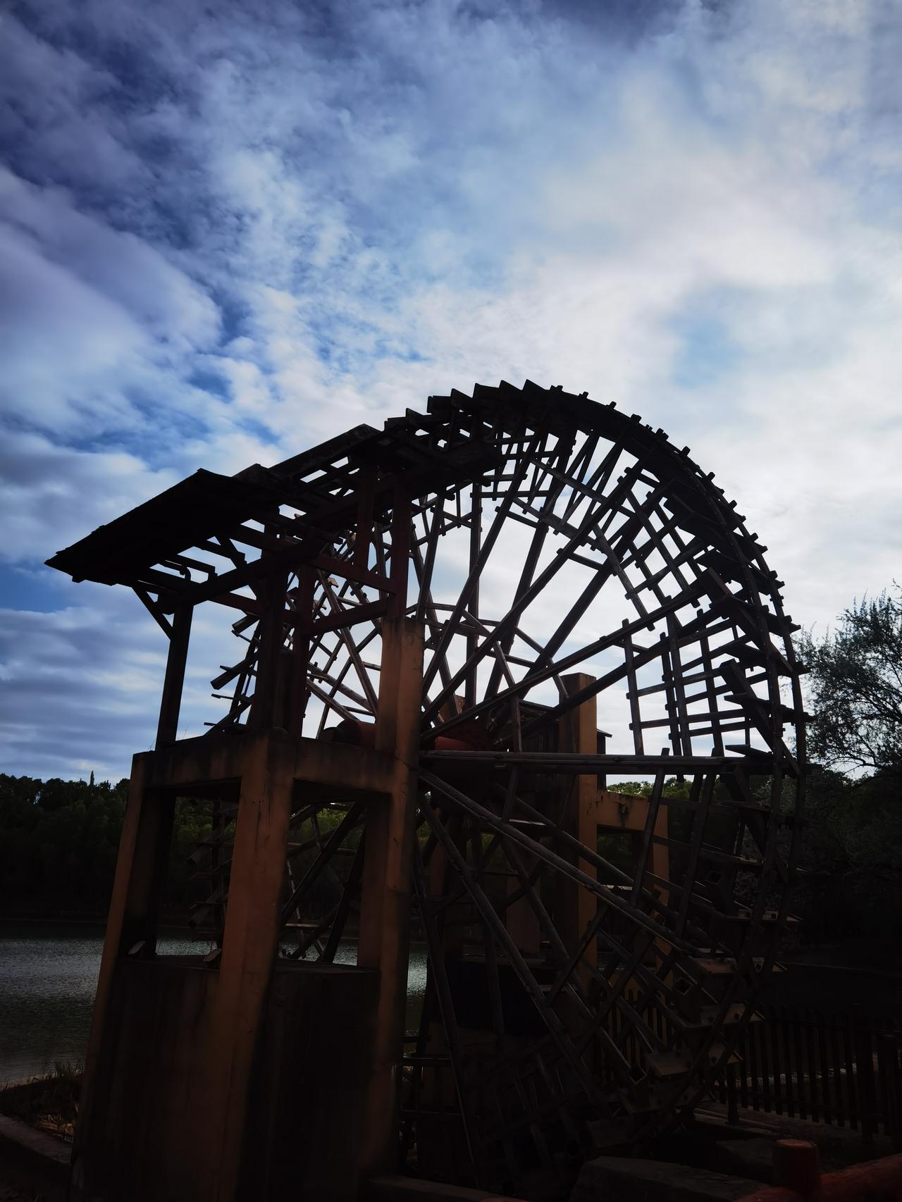 今年春天有个小小的心愿，到一个有水车的地方发呆，对自己的人生梳理一遍，看看有没有