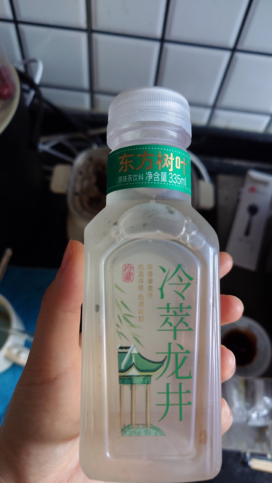 昨晚喝了一瓶这个，失眠到3点一看茶多酚450！！！！😨