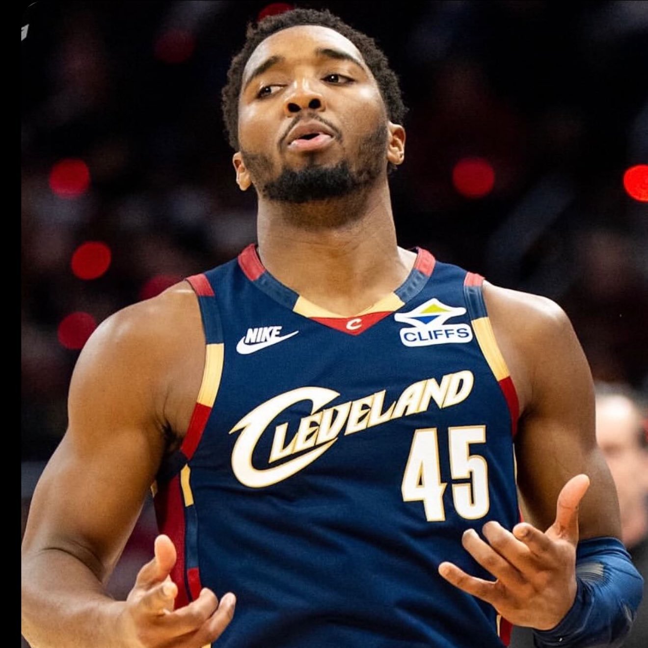 击败勇士之后，骑士也锁定了一个季后赛席位。看看哈登季后赛表现吧。NBA