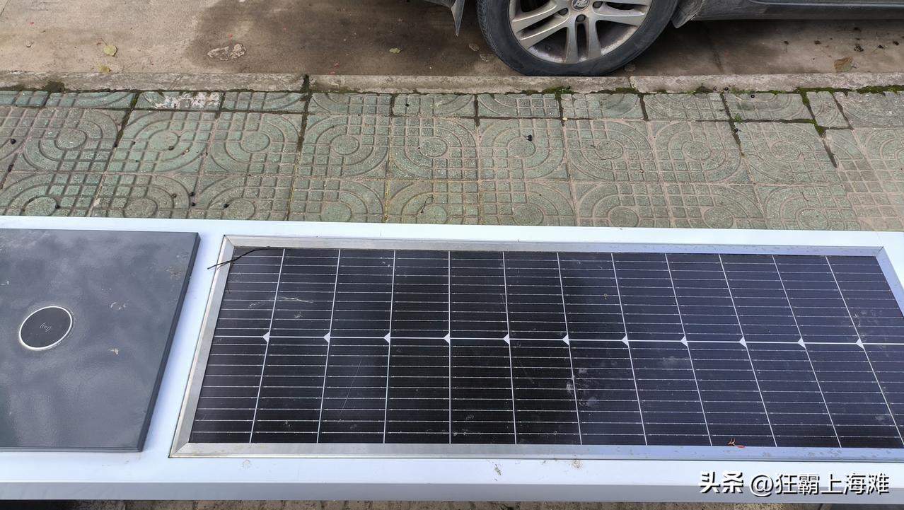 宁波基础设施建设太牛了，真是遥遥领先。
瞧吧，这路边的休息板凳都是太阳能充电的，