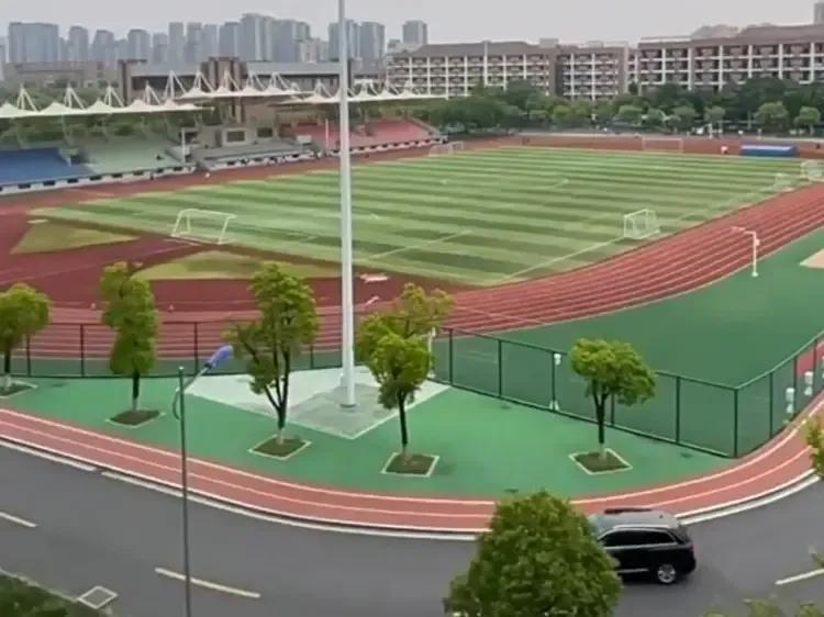 35万买4钥匙4房独立厨卫，骑上小电驴沿着莫干山路可到西湖景区，双地铁直达杭州东