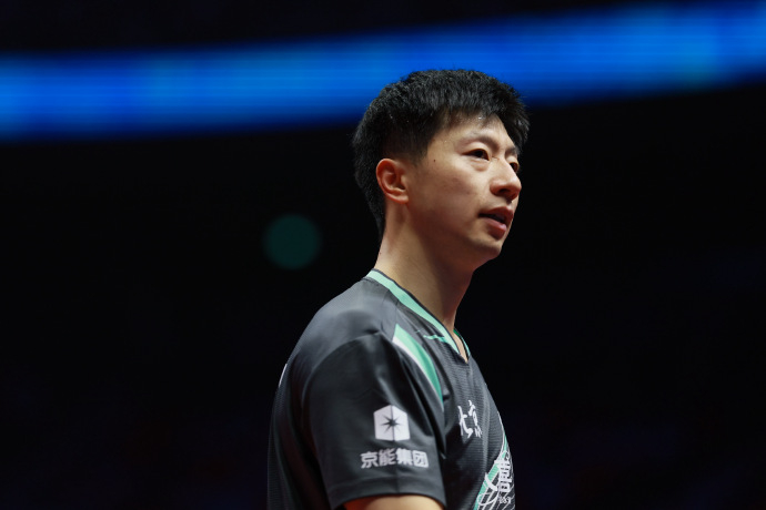 马龙贾玲Prada秀场同框 米兰时装周的惊喜联动来啦！连续两年亮相的龙队太让人期