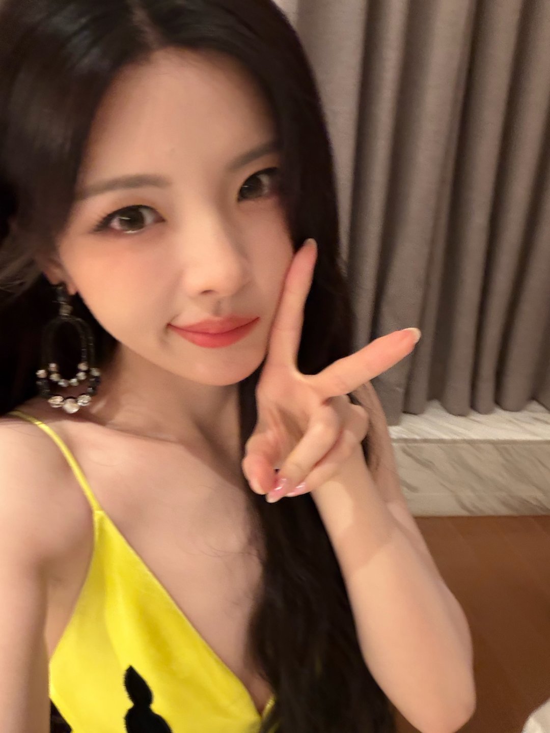 杨超越ycy杨超越蛋仔惊魂节代言人ycy杨超越秘境鹿屿品牌代言人"夕阳西下，月亮