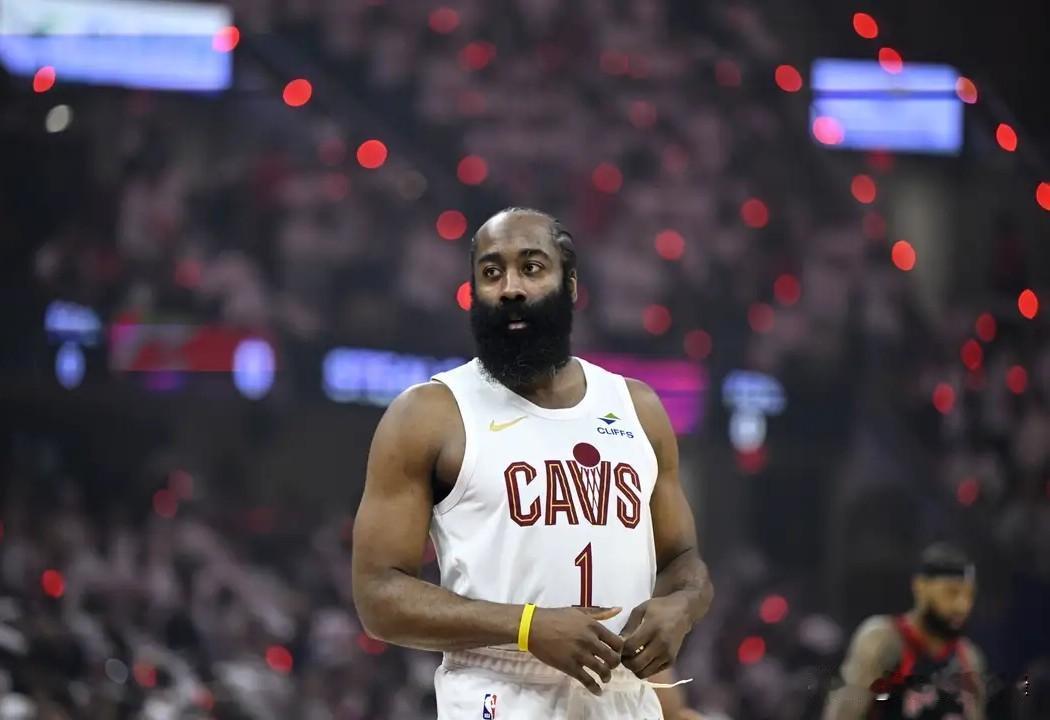 真的心疼哈登！37岁别再执着NBA冠军，赚钱留后路才最清醒
 
作为多年哈登老粉
