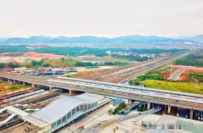 五一旅游：探索世界，邂逅美好
 
“五一”小长假翩然而至，这个充满生机与活力的季