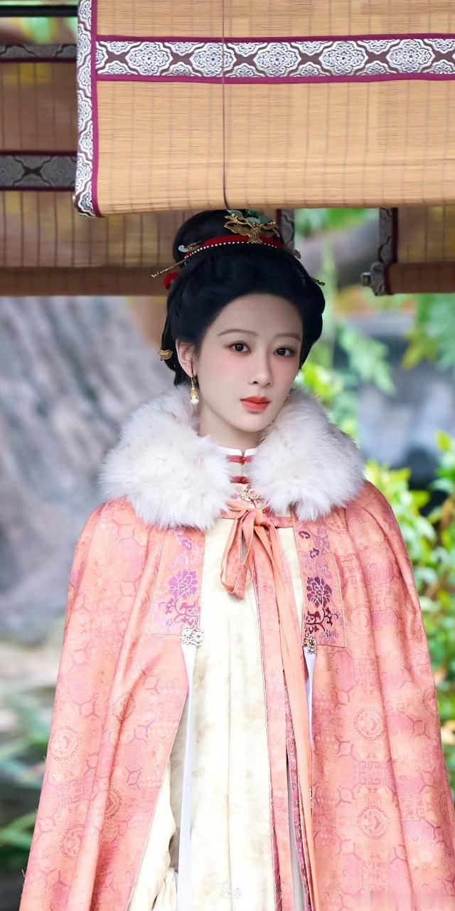 娱乐杨紫家业创作座谈会杨紫将出席家业创作座谈会杨紫将出席家业创作座谈会，啊啊啊啊
