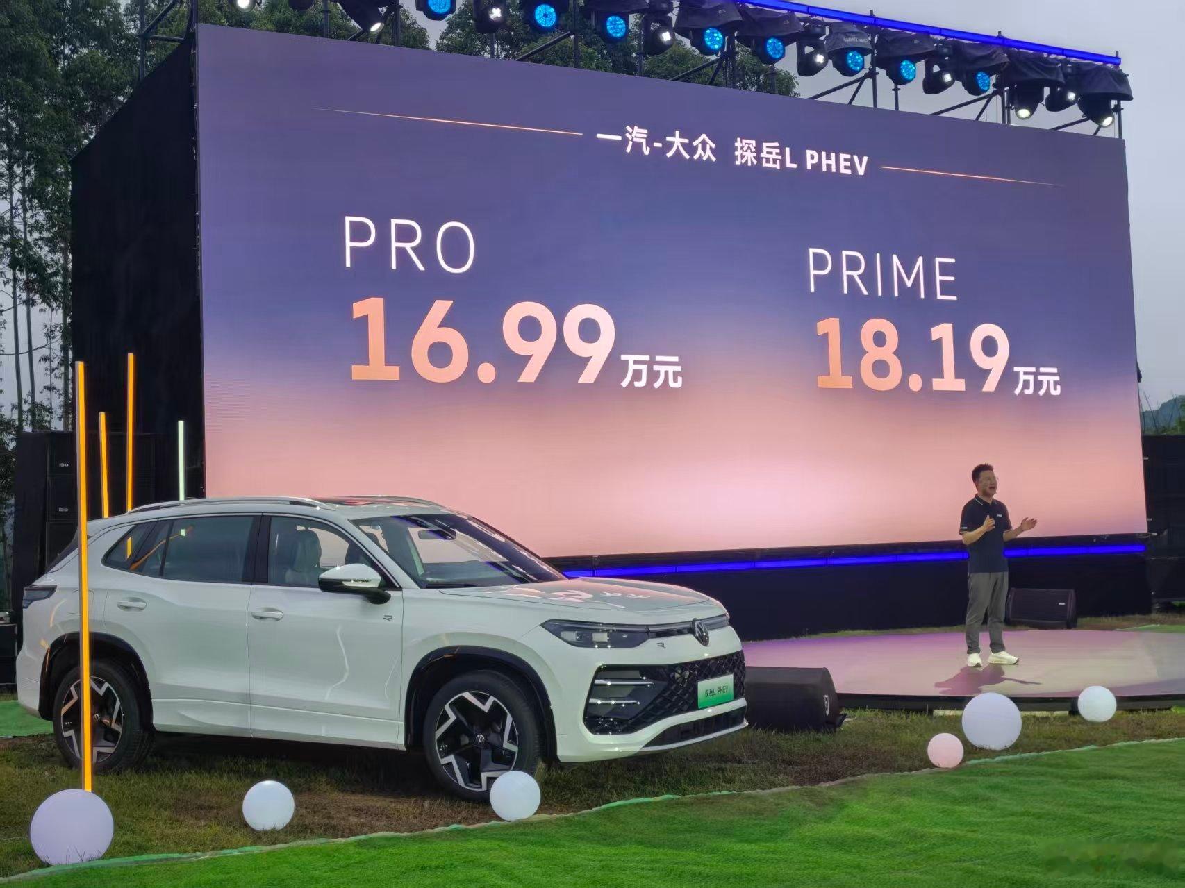 一样是混动，一样能做到3.6L的低油耗，比日系B级SUV/轿车多了块22度的电池