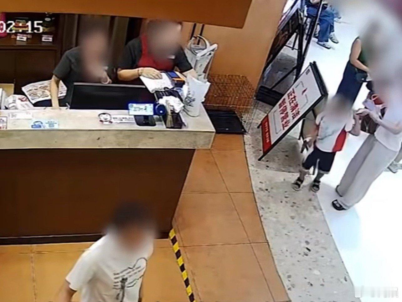 被指摸臀男童外伤已看不到这孩子屁股都还不会擦，还有人告他性骚扰？这种行为得不到遏