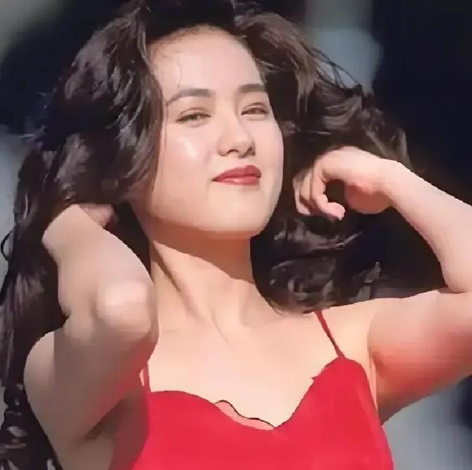 为400万拍三级片丢了婚姻，她却比舒淇更早拿双料影后
谁没为生活做过两难的选择？