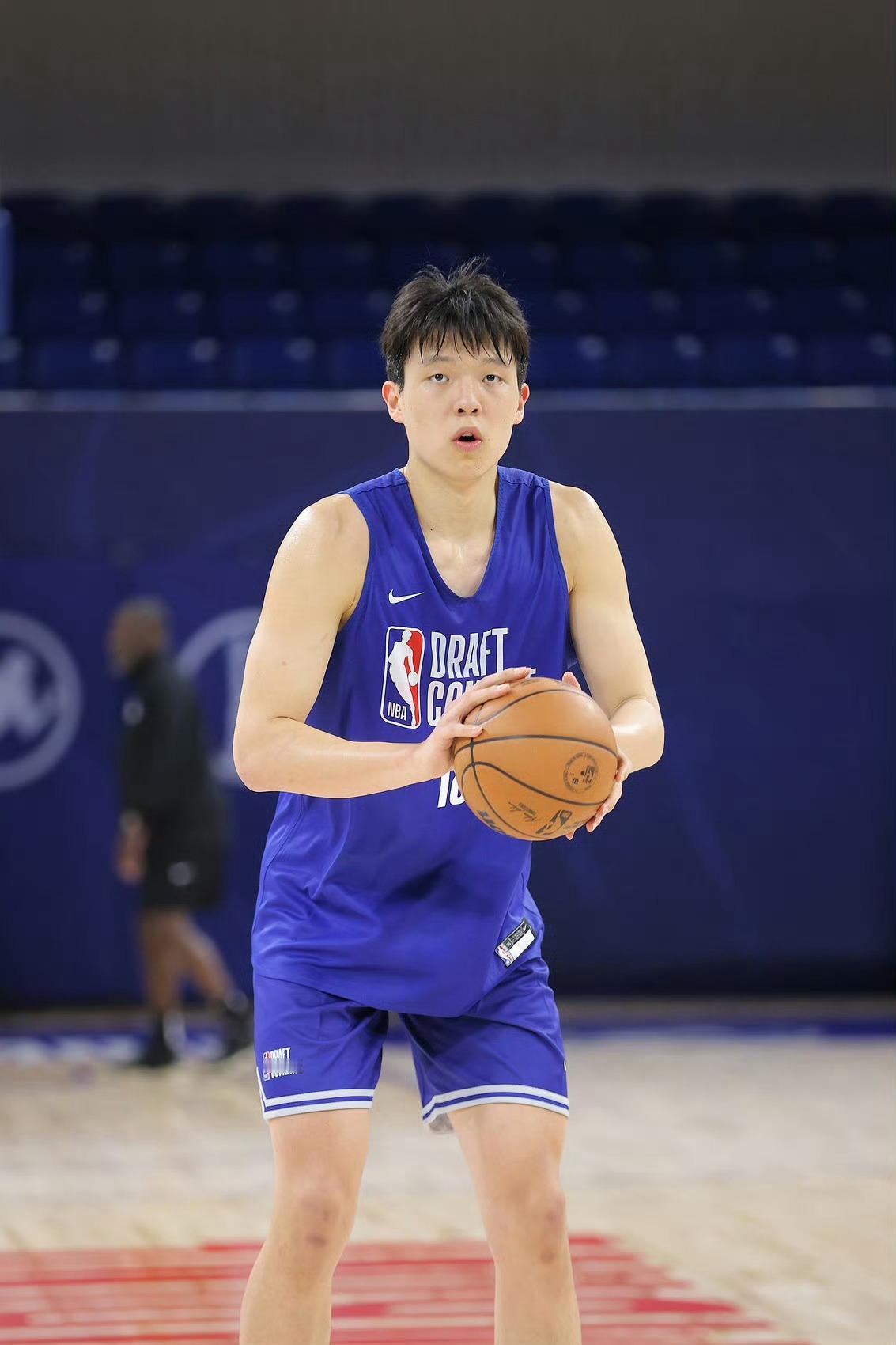杨瀚森队友：克林根：“非常棒的首秀。他在攻防两端的表现都非常出色，在场上极具影响