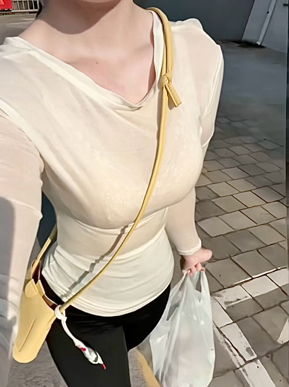 出门闲逛，不知道会不会闯入谁的思绪☀ ​​​[毕业快乐]  ​​​