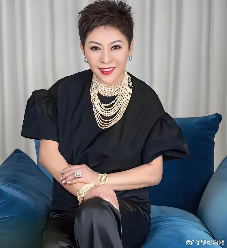 向太去向佑社交平台留言 向太给向佑留言 向太奔赴向佑社交账号写下心里话，褪去往日