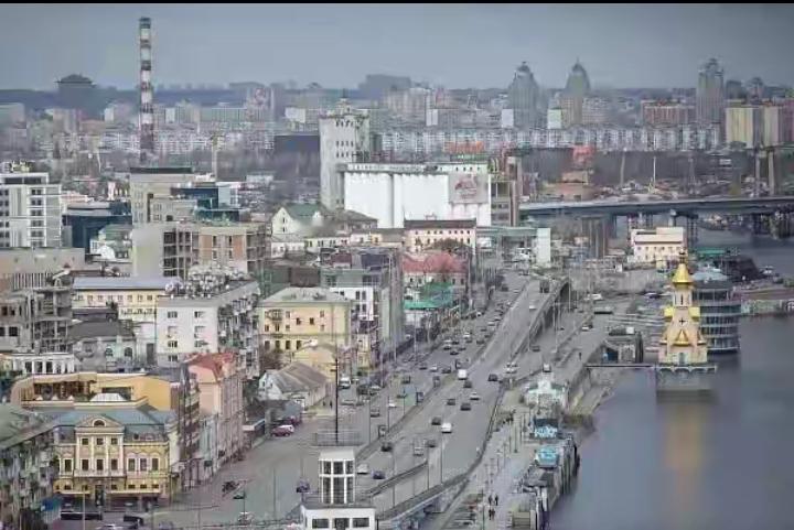 乌征兵200万遇绝境！民众宁入狱不上战场，基辅再炸响，泽连斯基急等特朗普救命，俄