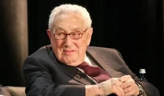 一旦中美开战，美军将全面轰炸中国？100岁的基辛格早就发出过警告：“美国盟友再多