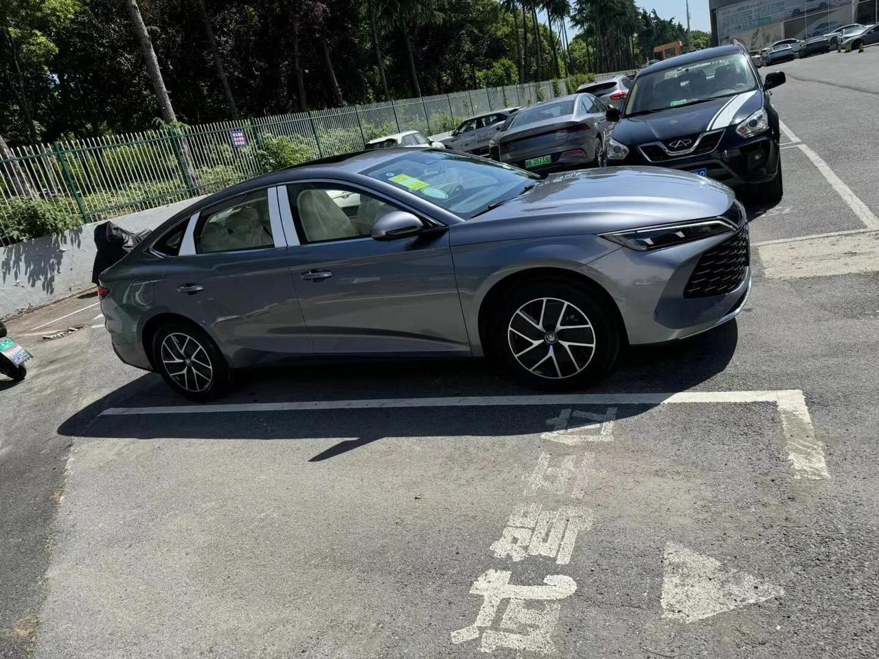 定了，比亚迪秦L将于5月28日上市，预计售价在12-15万元之间，目标很明确，就