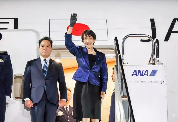 高市早苗挺精的！
7月7日，北约峰会在土耳其安卡拉开幕，32国领导人悉数到场。日