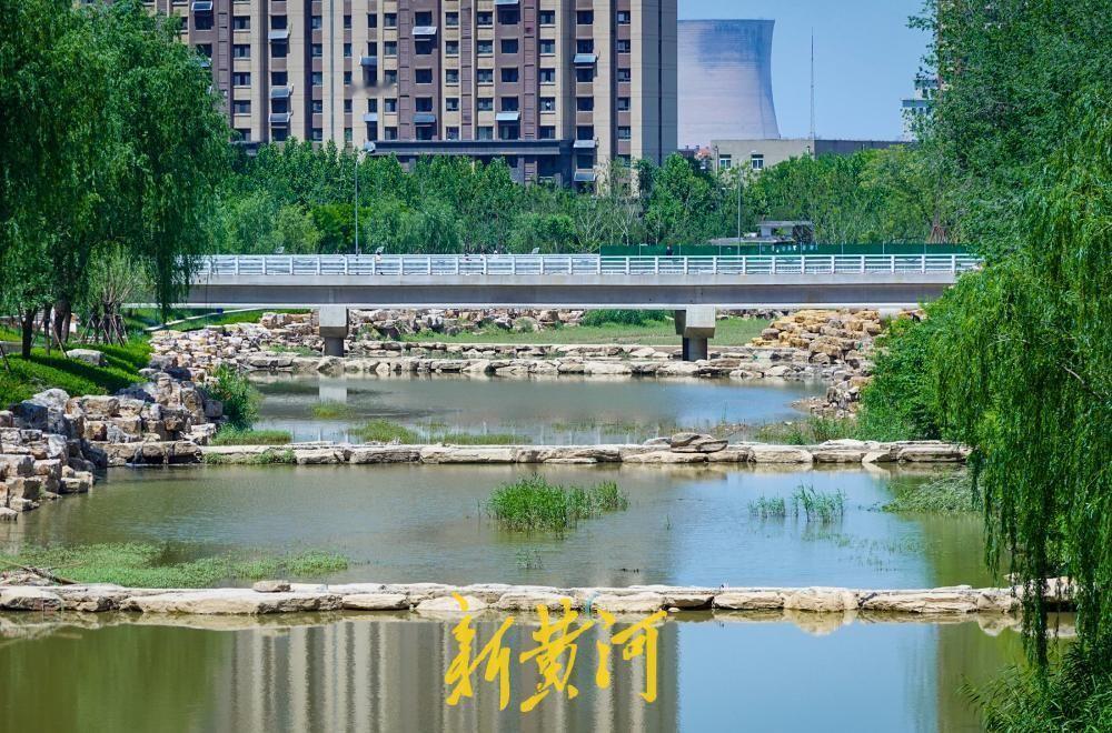 济南大辛河康虹路段“换装”亮相 河道清淤扩挖建阶梯护岸！5月10日，记者在济南康
