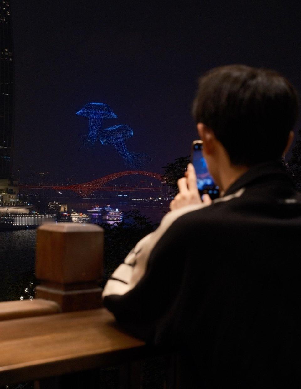 今天的无人机是海洋主题的吗
还挺好看的