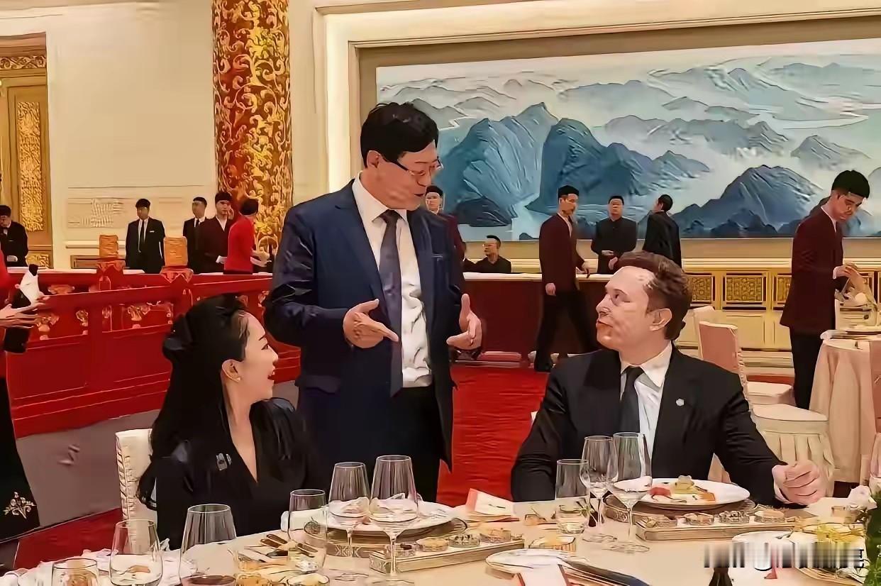杨总，这是在做工作报告吗？