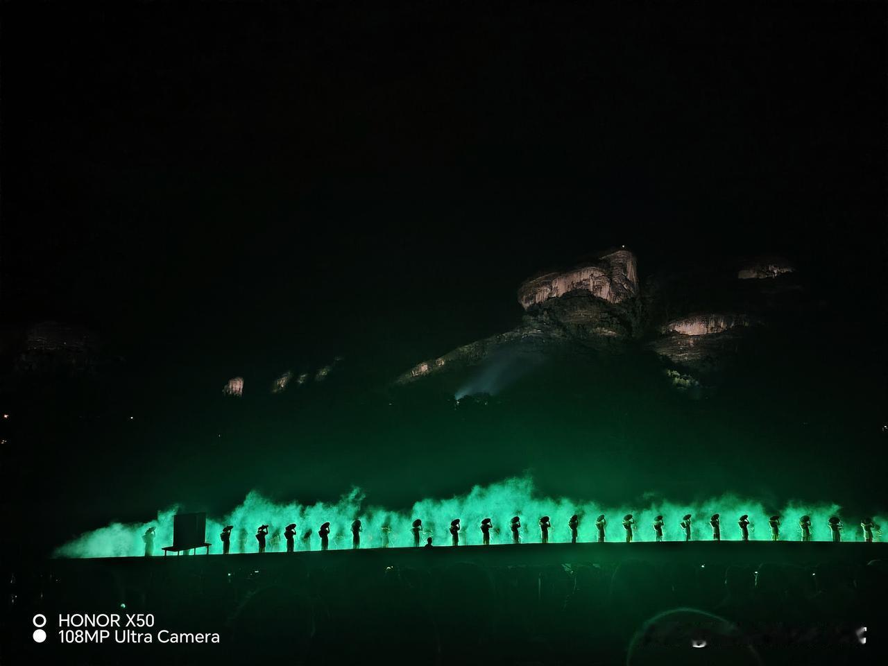 集卡领红包大红袍演出场景“集卡领红包”