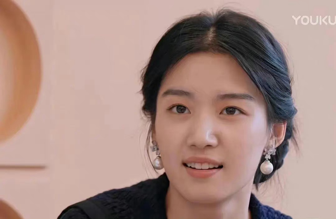 卢昱晓的照片也是妥妥的照骗呀 ​​​