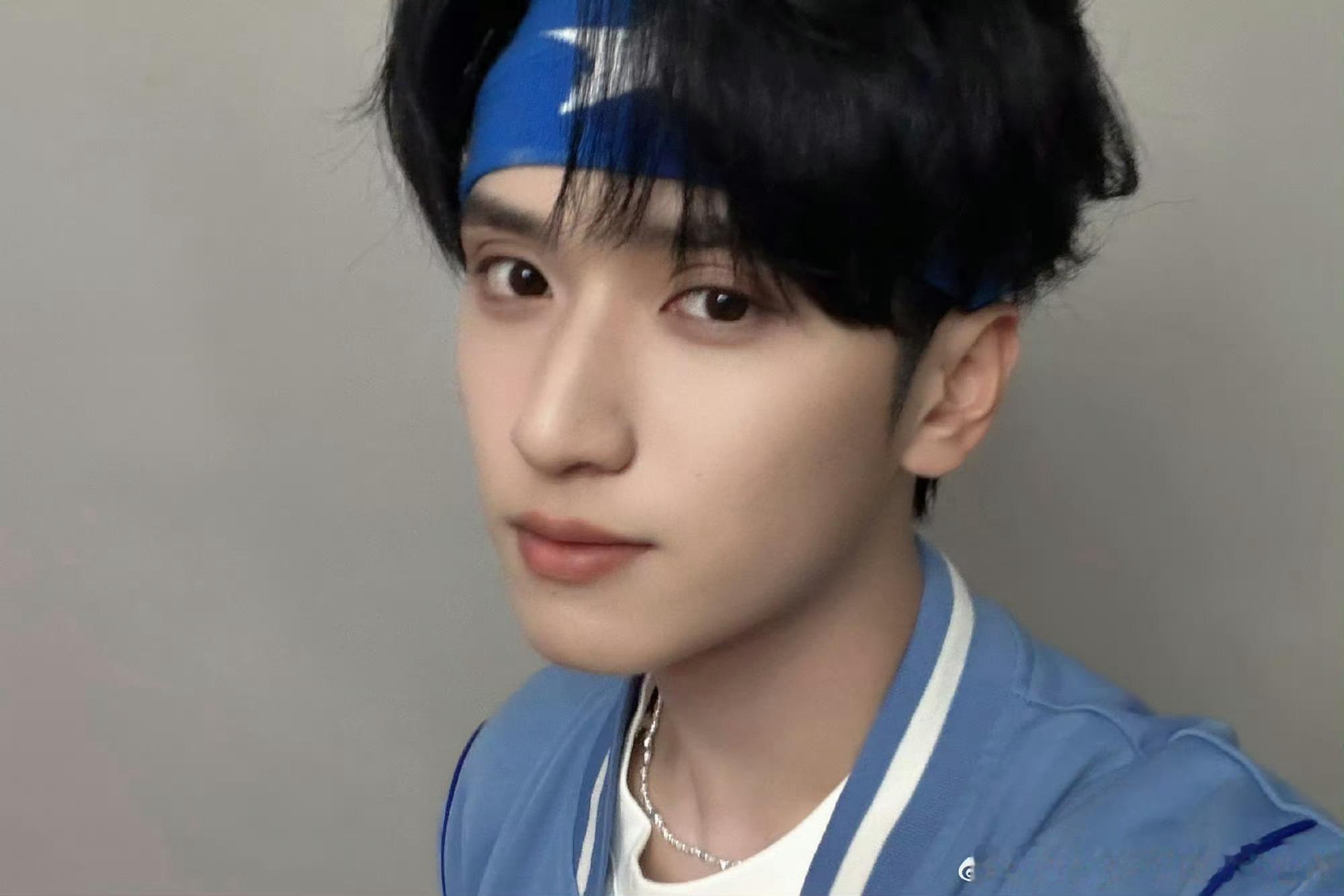 严浩翔✖️今日营业自拍 很帅的脸 💙 