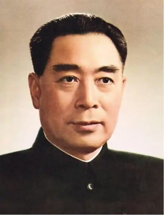 1962年，周总理听到有人反映，领导干部在人民大会堂开会时，在外面等候的司机，交