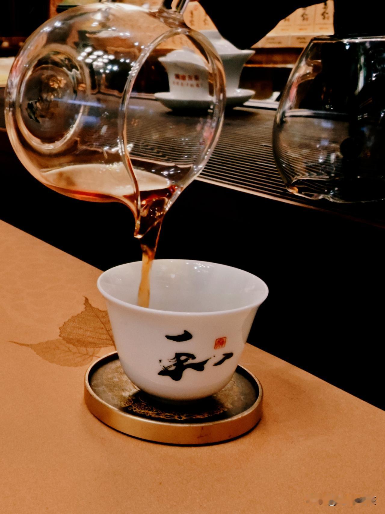 茶叶的第四个奇怪特性/时效性

同一款茶在不同时段喝口感天差地别——清晨喝偏清爽