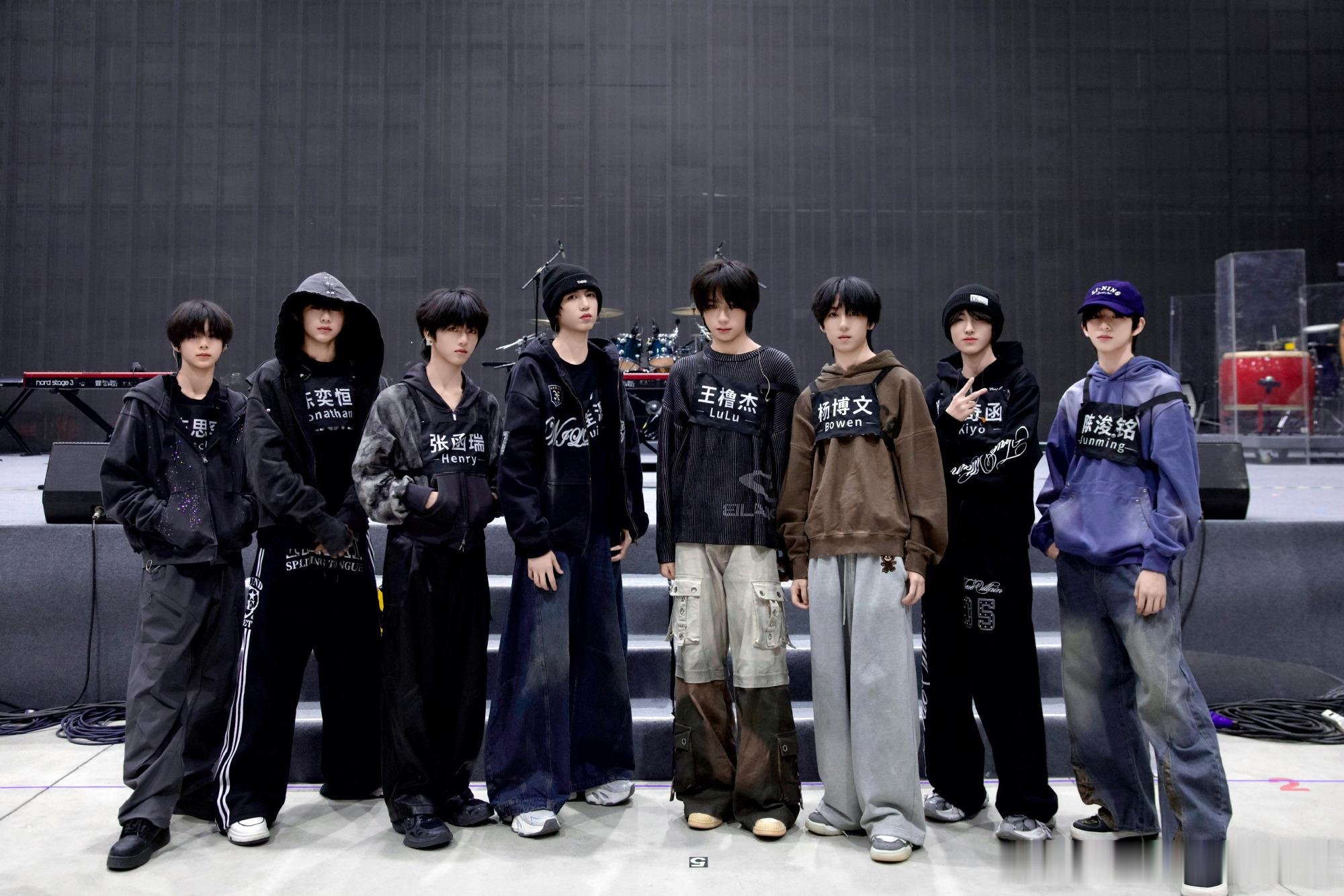 TF四代荣耀之战合照，你期待谁？王橹杰 张桂源 杨博文 陈奕恒 左奇函 陈浚铭 