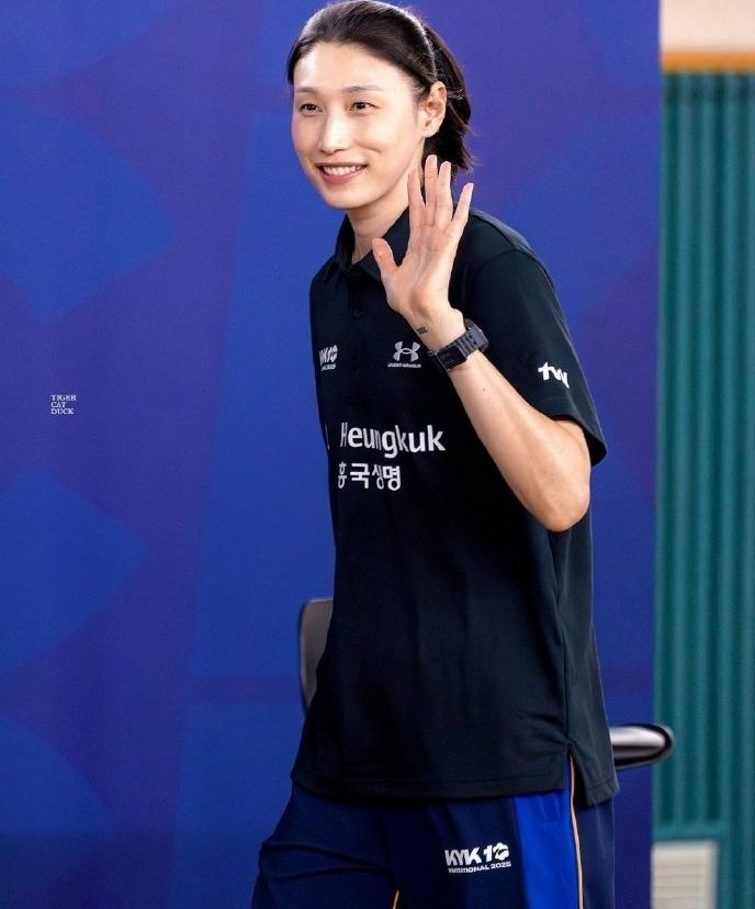 两代世界第一主攻谁更强？

一个被誉为''排球女帝''，一个被赞为''朱女王''