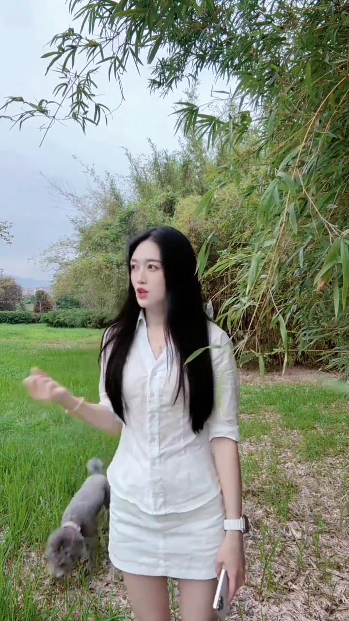 齐先生你说遇事不觉，可问春风。若春风不语，既随本心。可若本心坚定，又怎会遇事不觉