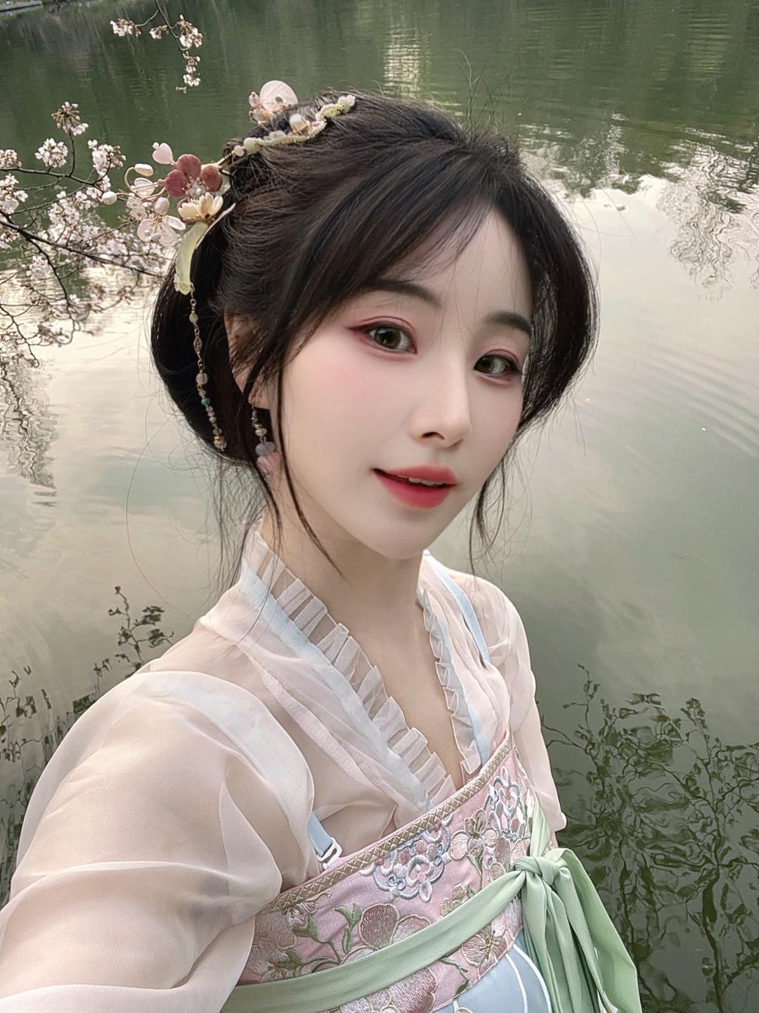 真的很不喜欢没有礼貌的人。今天一个人带着三脚架和各种道具开开心心的出门...