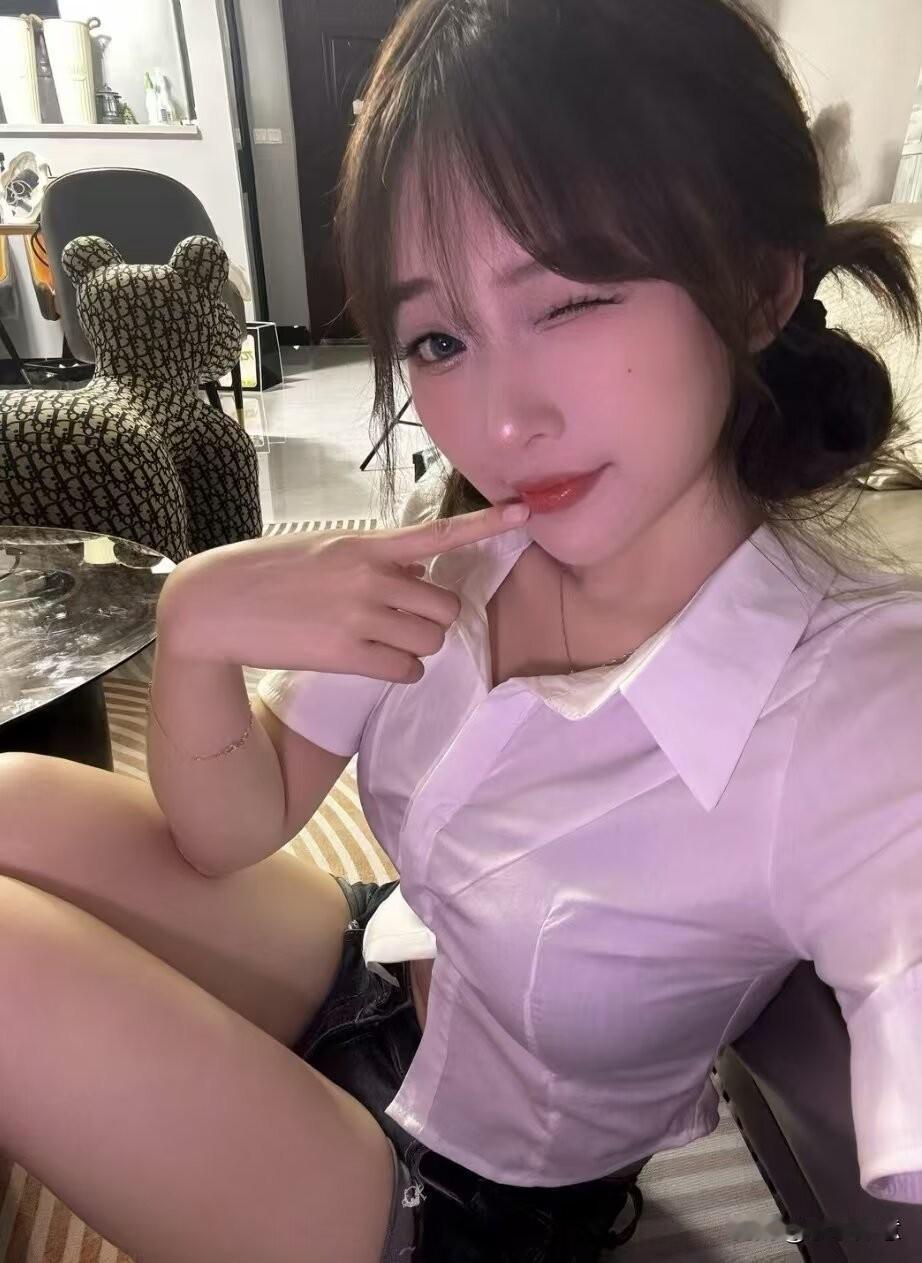 七夕节你们都约会去了吗
是不是就只有我一个人没人约的
昨晚逗老公明天啥节日
他就